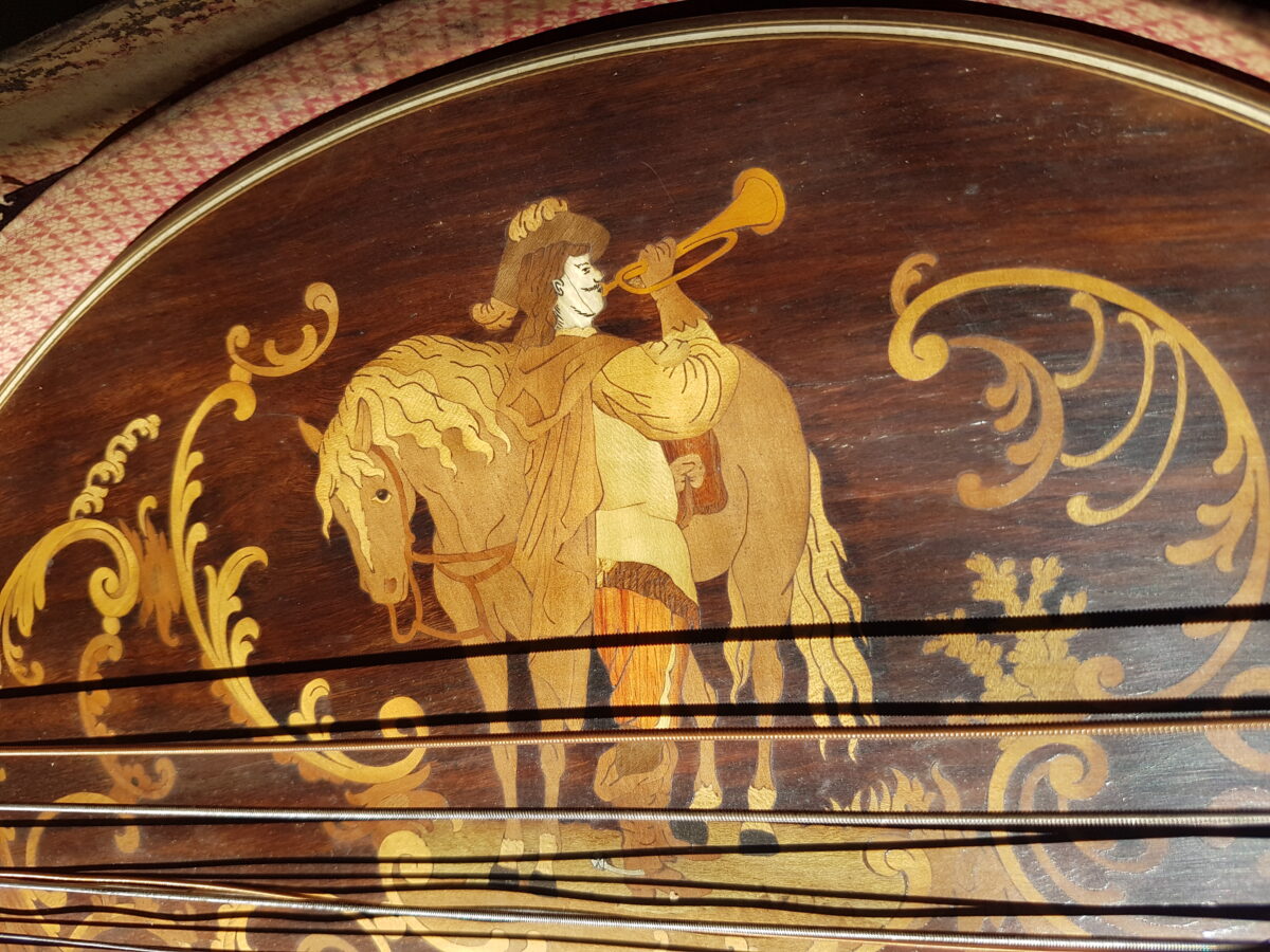 einlegearbeit spielmann mit pferd